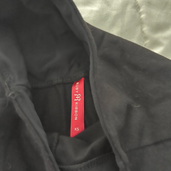 Ruby Ribbon Capri leggings - Picture 2 of 2